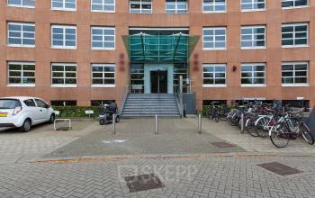 entree kantoorpand Newtonlaan Utrecht