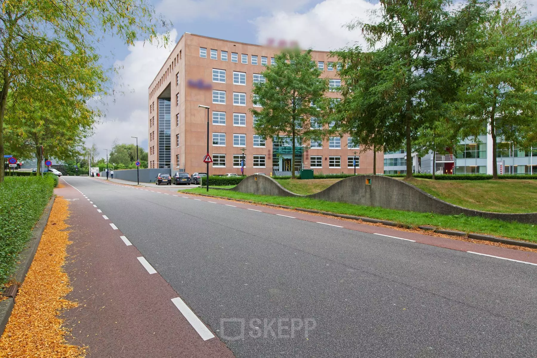 straat bij Kantoorpand Utrecht Newtonlaan