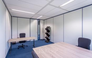 Veenendaal kantoorruimte kantoorpand gratis parkeren vlakbij de snelweg goed bereikbaar Ede gemeubileerd zelf in te richten vergaderruimte