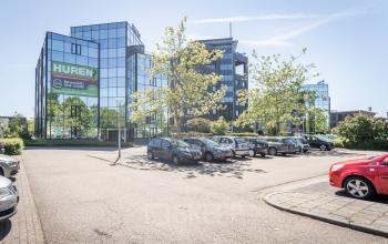 Veenendaal kantoorruimte kantoorpand gratis parkeren vlakbij de snelweg goed bereikbaar Ede gemeubileerd zelf in te richten vergaderruimte