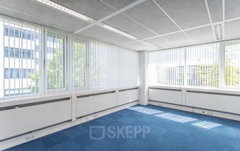 Veenendaal kantoorruimte kantoorpand gratis parkeren vlakbij de snelweg goed bereikbaar Ede gemeubileerd zelf in te richten vergaderruimte