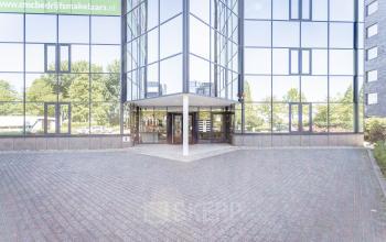 Veenendaal kantoorruimte kantoorpand gratis parkeren vlakbij de snelweg goed bereikbaar Ede gemeubileerd zelf in te richten vergaderruimte