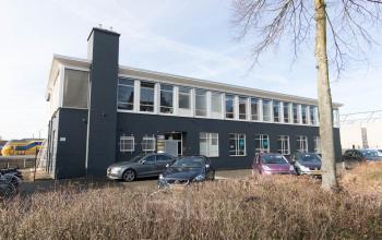 Kantoorpand aan de Kaldenkerkerweg 28 in Venlo met ruime parkeergelegenheid voor kantoorruimte huren.