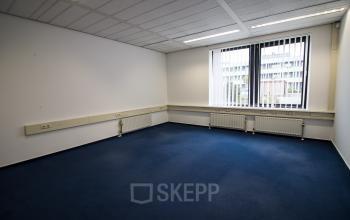 Plenty of choice office spaces