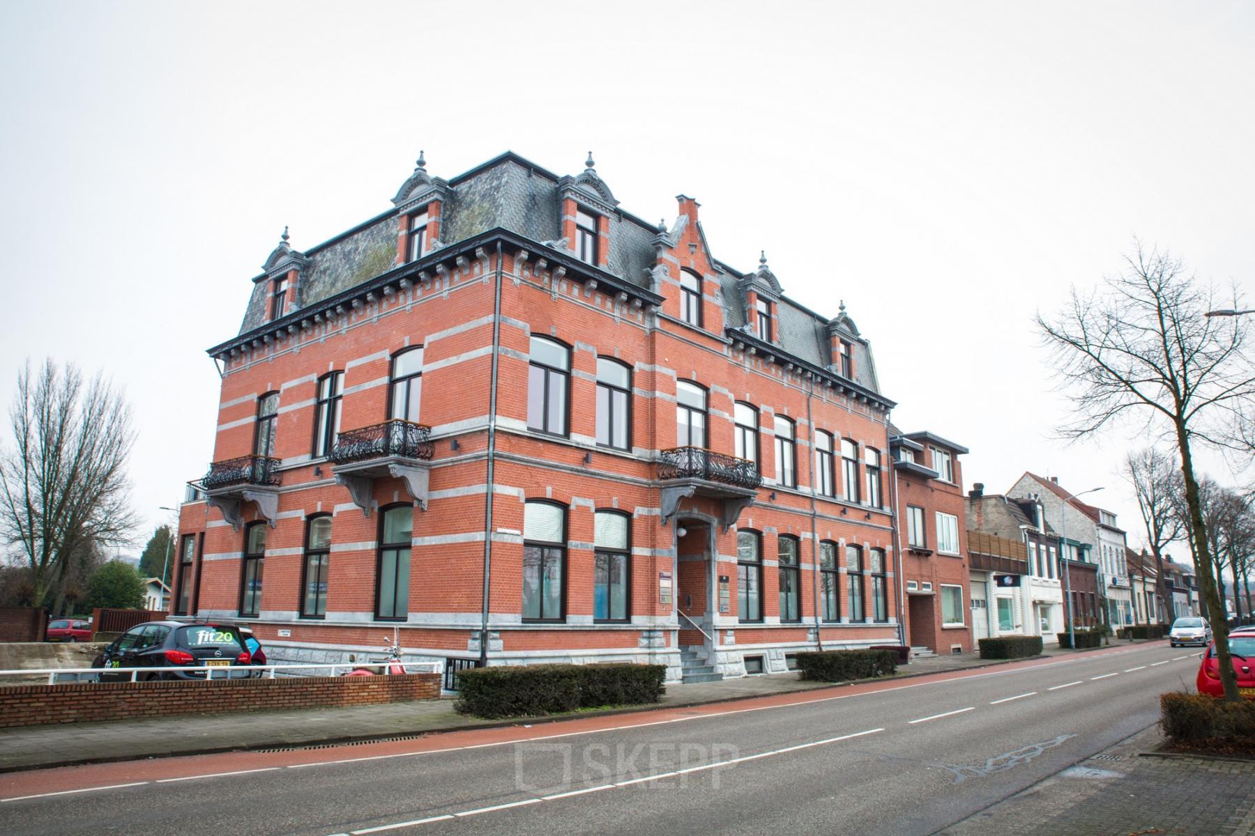 voorkant gebouw mooi pand aanzicht authentiek
