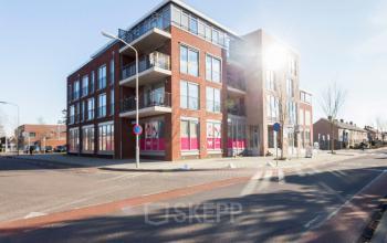 Moderne kantoorruimte te huur in een rood bakstenen gebouw aan de Kerkstraat 1 in Westervoort.