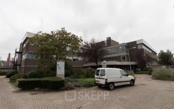 Kantoorpand met gratis parkeergelegenheid