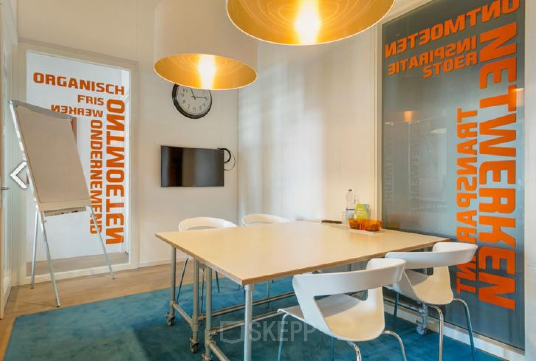 presentatieruimte coachruimte vergaderruimte presentatiemogelijkheden led-scherm flipover tafel stoelen flexibel te huren in zeist