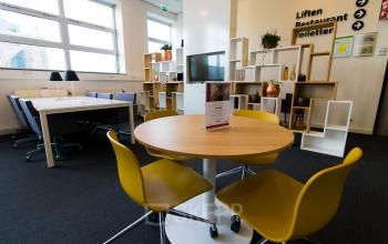 Zithoek met moderne inrichting