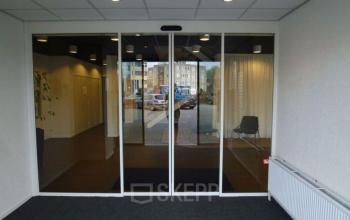 Office building with doors of glass