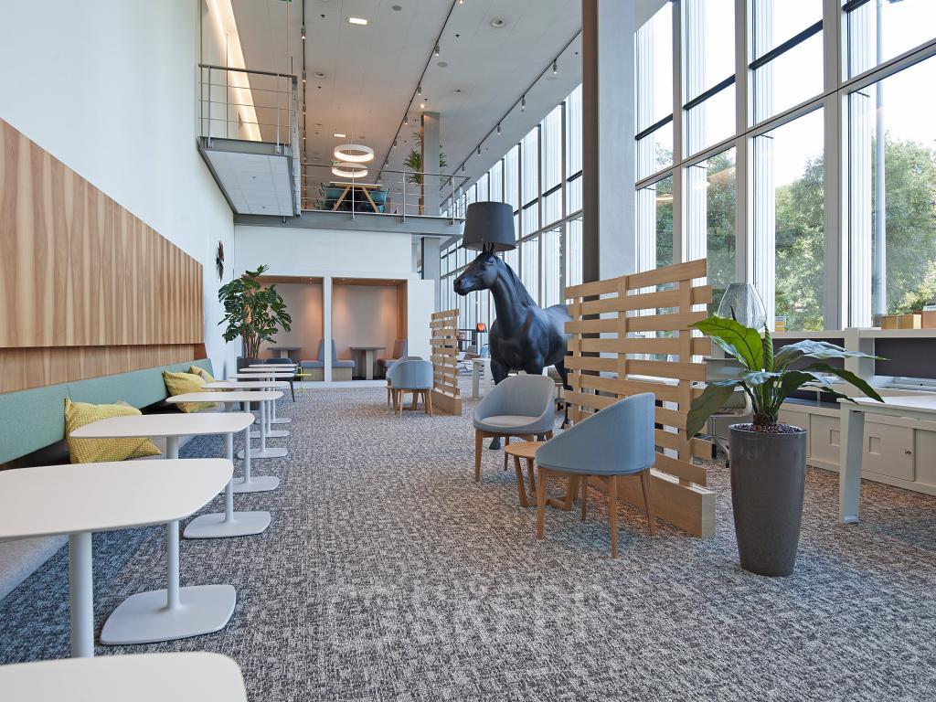begane grond co work area paardlamp regus zuidas amsterdam