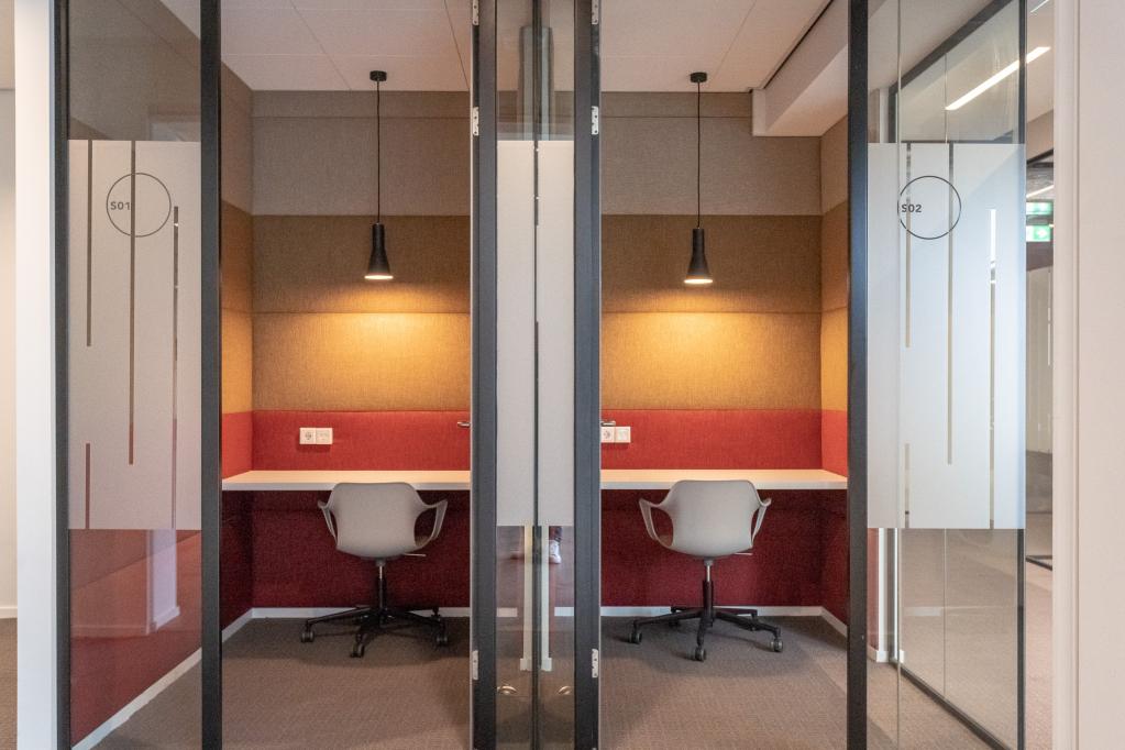 Verrassing op het toilet van kantoor