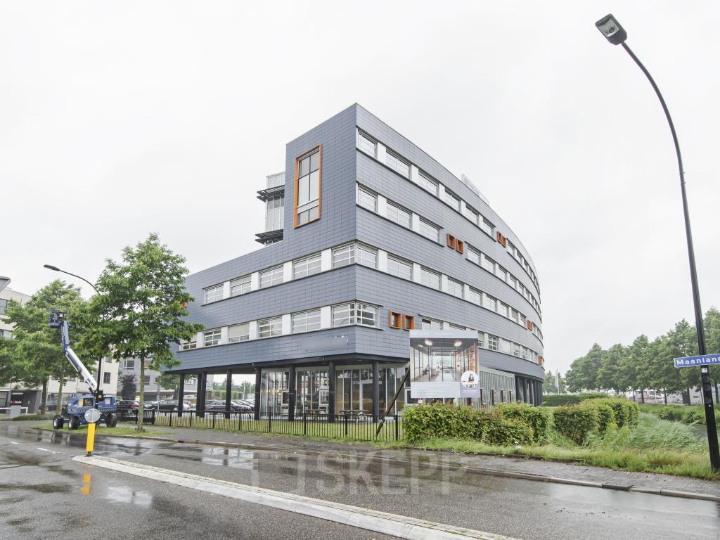 kantoorgebouw atoomclub zichtlocatie snelweg goed bereikbaar